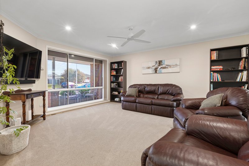 Photo - 11 Hayes Court, Lovely Banks VIC 3213 - Image 3