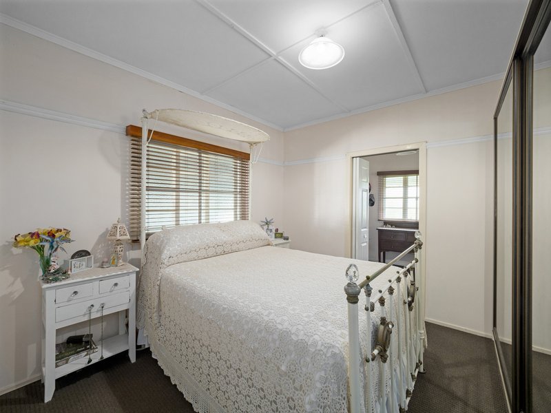 Photo - 11 Hedge Street, Strathpine QLD 4500 - Image 6