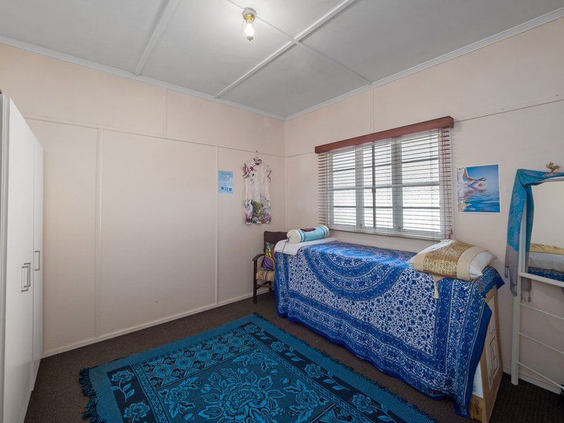 Photo - 11 Hedge Street, Strathpine QLD 4500 - Image 7