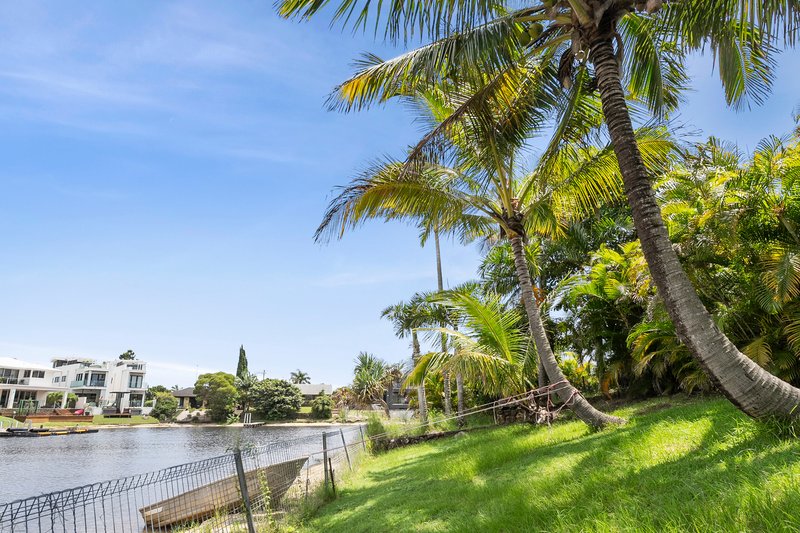 11 Helen Court, Broadbeach Waters QLD 4218