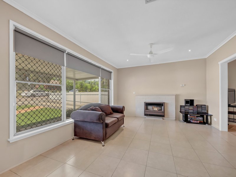 Photo - 11 Hereford Street, Wodonga VIC 3690 - Image 4