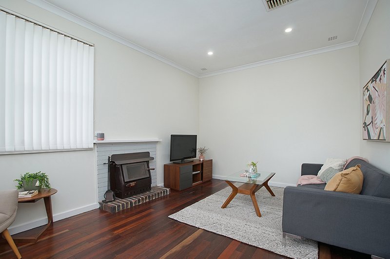 Photo - 11 Hermione Way, Coolbellup WA 6163 - Image 4