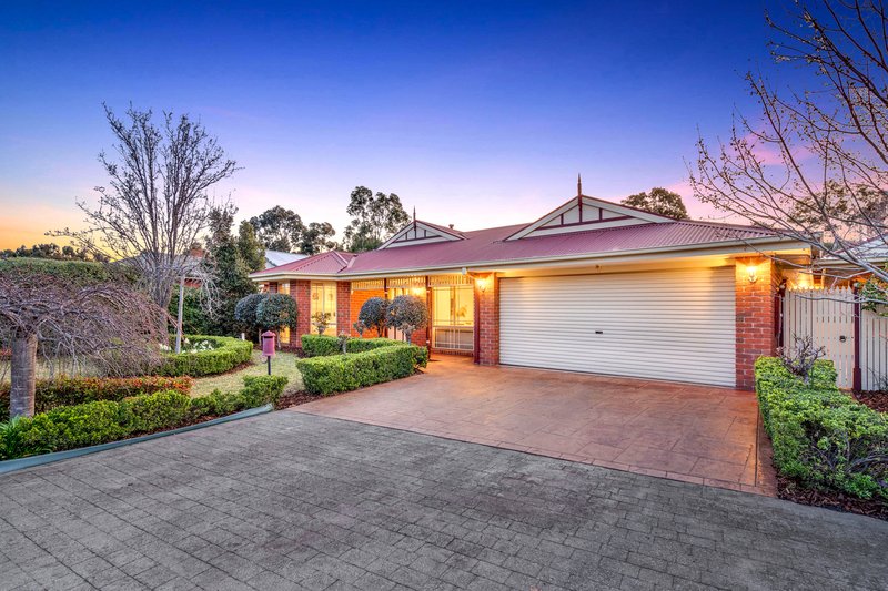 11 Heytesbury Crescent, Craigieburn VIC 3064