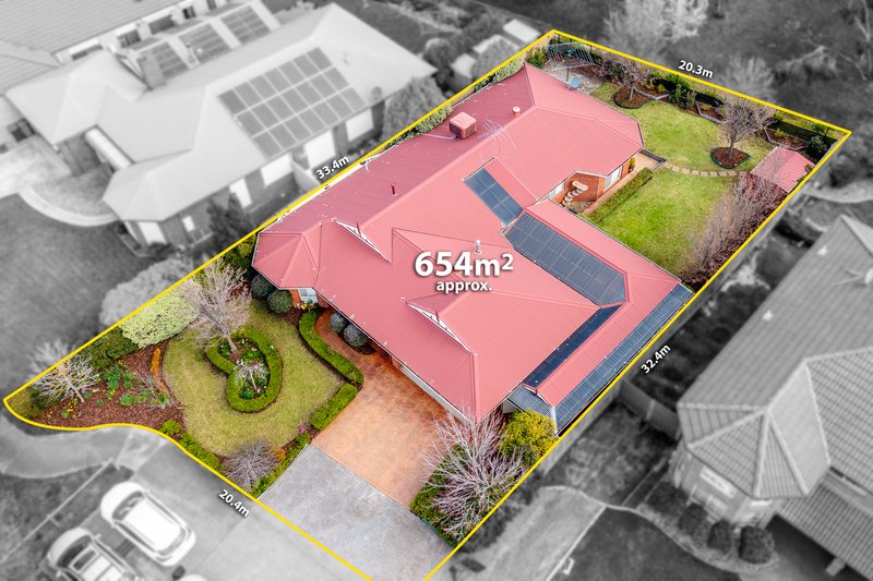 Photo - 11 Heytesbury Crescent, Craigieburn VIC 3064 - Image 2