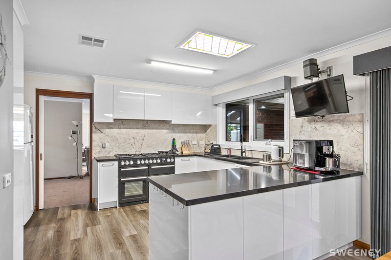 Photo - 11 Hibiscus Court , Altona Meadows VIC 3028 - Image 4