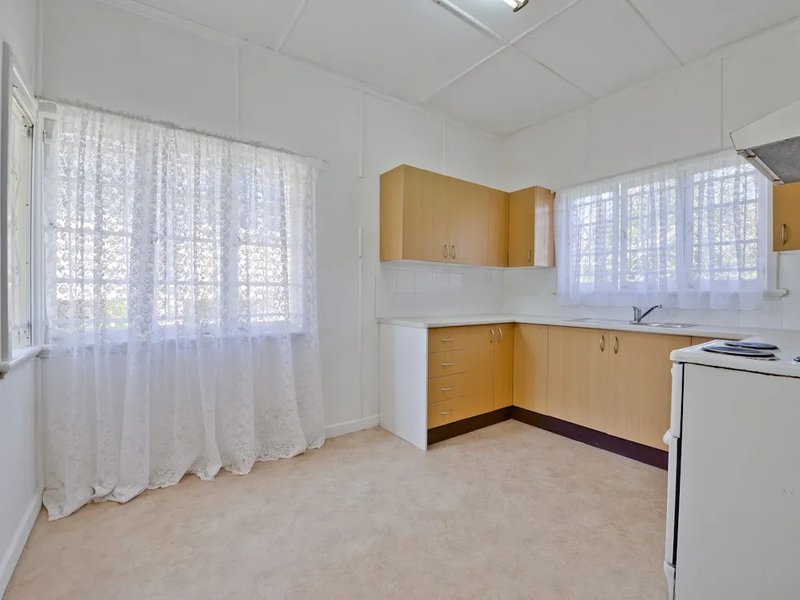 Photo - 11 Hicks Street, Mount Gravatt East QLD 4122 - Image 3