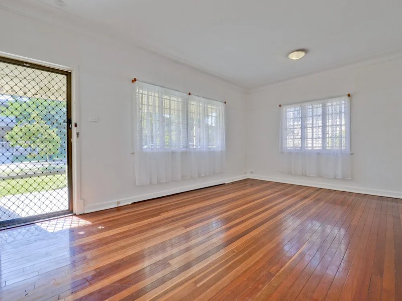 Photo - 11 Hicks Street, Mount Gravatt East QLD 4122 - Image 4