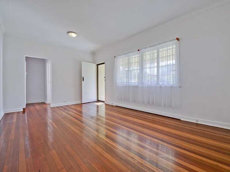Photo - 11 Hicks Street, Mount Gravatt East QLD 4122 - Image 5