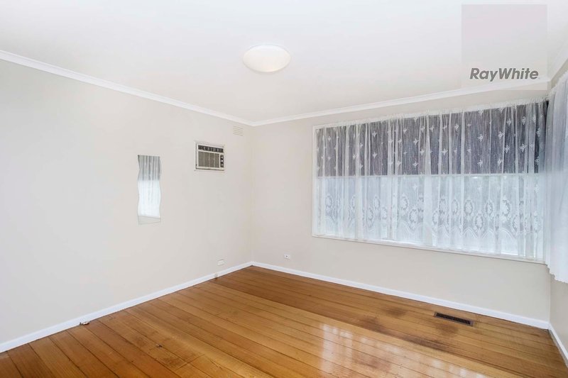 Photo - 11 Highcliffe Close, Gladstone Park VIC 3043 - Image 6