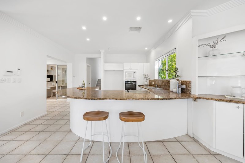 Photo - 11 Highview Terrace, St Lucia QLD 4067 - Image 8