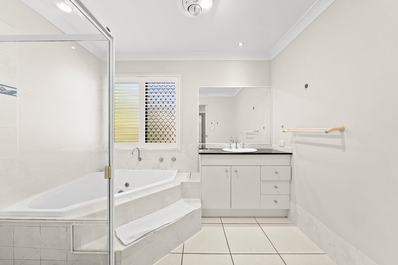 Photo - 11 Hilas Circuit, Sunnybank Hills QLD 4109 - Image 5