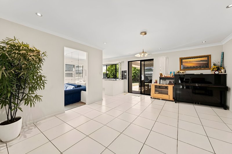 Photo - 11 Hilas Circuit, Sunnybank Hills QLD 4109 - Image 8