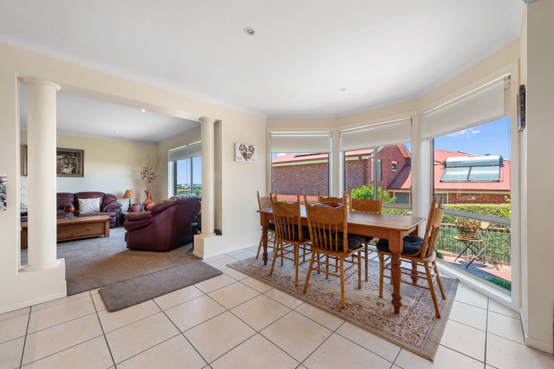 Photo - 11 Hillcrest Rise, Lakes Entrance VIC 3909 - Image 12