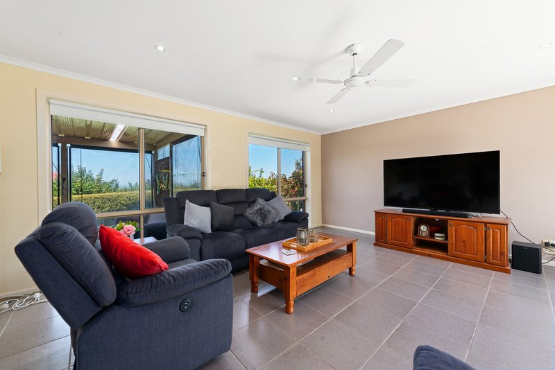 Photo - 11 Hillcrest Rise, Lakes Entrance VIC 3909 - Image 20