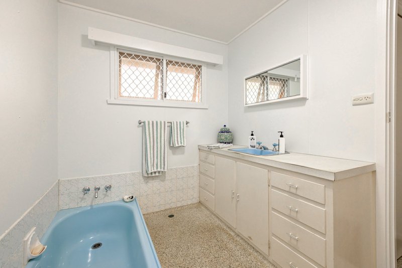 Photo - 11 Hillview Crescent, Whitfield QLD 4870 - Image 9