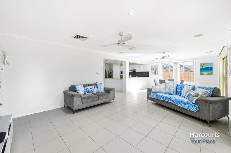 Photo - 11 Hillview Place, Glendenning NSW 2761 - Image 2