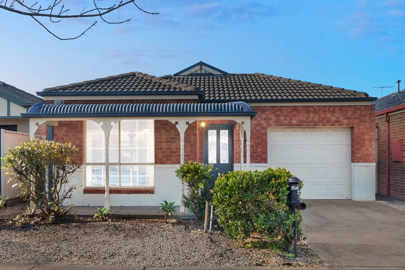 11 Hinchinbrook Close, Caroline Springs VIC 3023