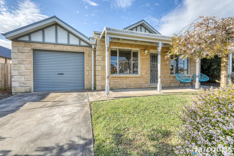 11 Holland Street, Drouin VIC 3818