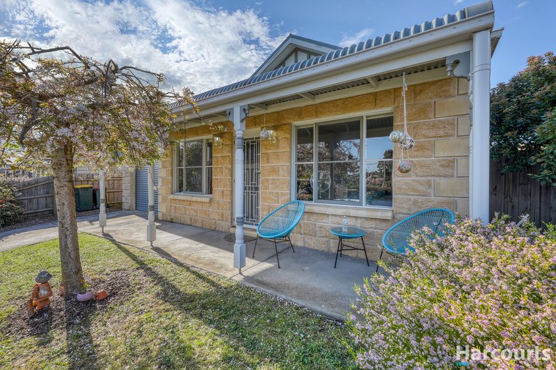 Photo - 11 Holland Street, Drouin VIC 3818 - Image 2