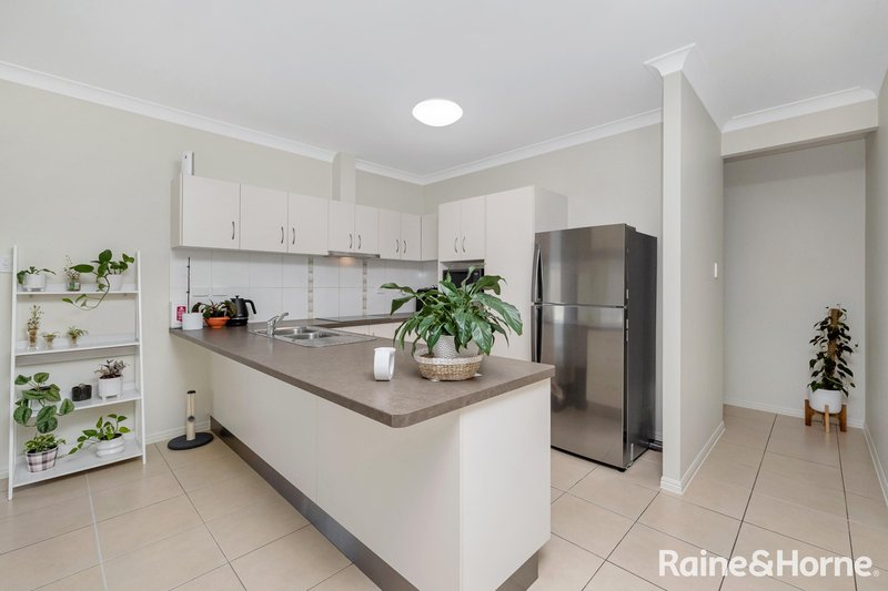 Photo - 11 Hollanders Crescent, Kelso QLD 4815 - Image 5