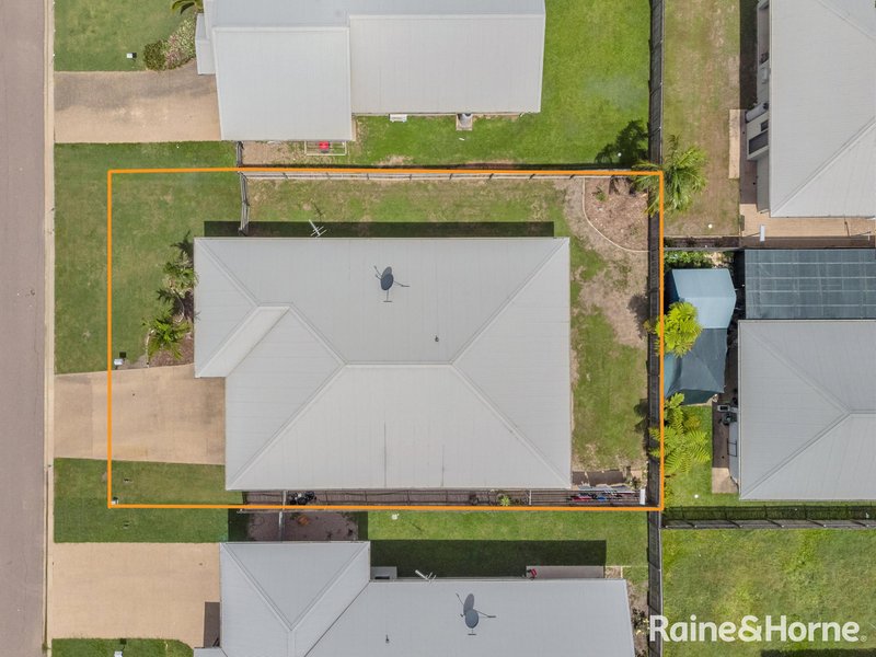 Photo - 11 Hollanders Crescent, Kelso QLD 4815 - Image 11