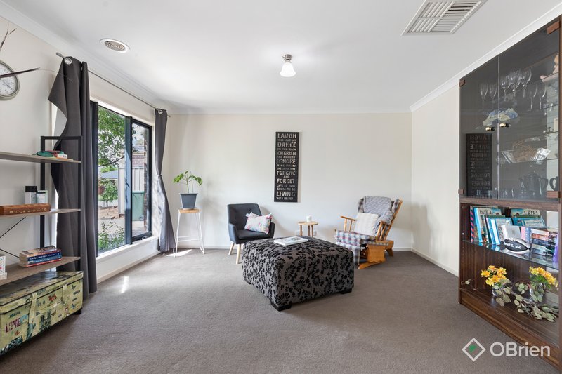 Photo - 11 Hollows Circuit, Tarneit VIC 3029 - Image 3