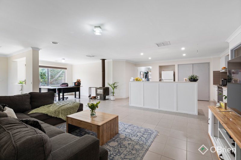 Photo - 11 Hollows Circuit, Tarneit VIC 3029 - Image 4