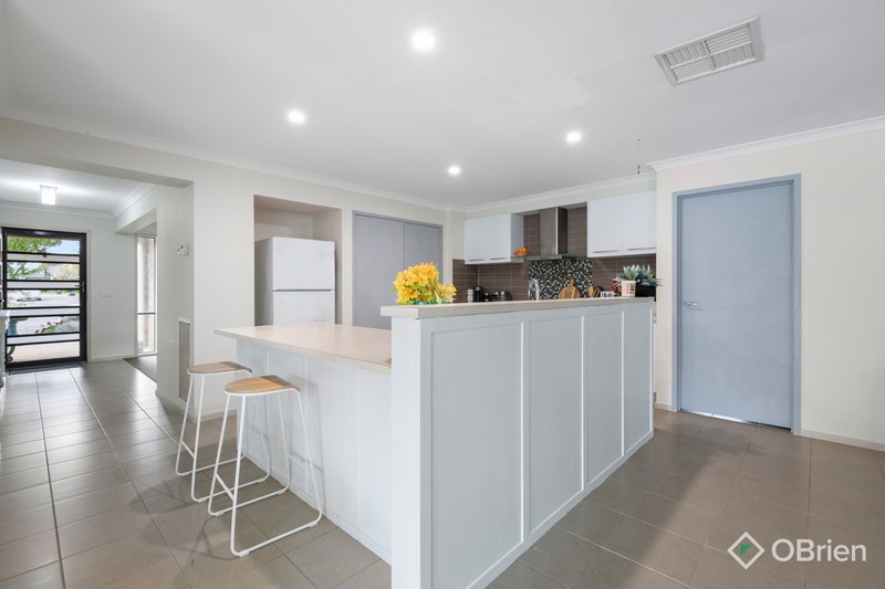 Photo - 11 Hollows Circuit, Tarneit VIC 3029 - Image 5