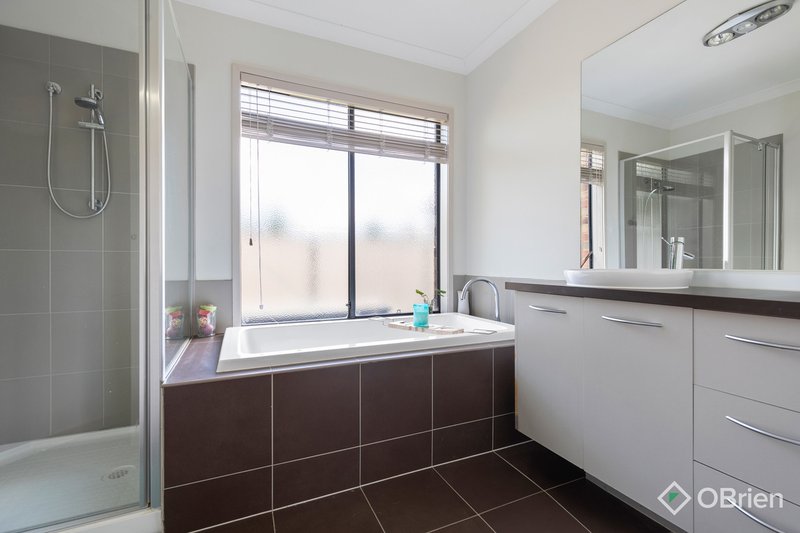 Photo - 11 Hollows Circuit, Tarneit VIC 3029 - Image 10