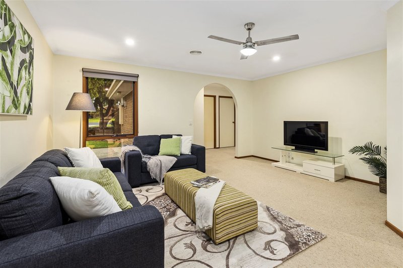 Photo - 11 Hollyhock Court, Cranbourne North VIC 3977 - Image 3