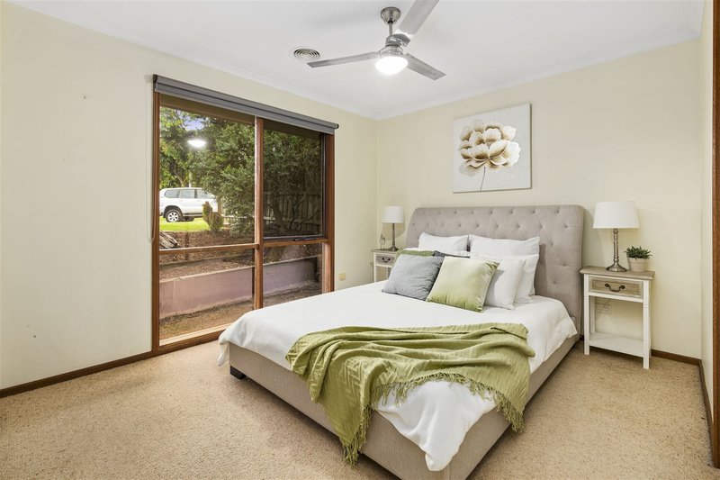 Photo - 11 Hollyhock Court, Cranbourne North VIC 3977 - Image 9