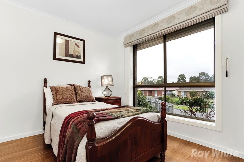 Photo - 11 Holmbury Boulevard, Mulgrave VIC 3170 - Image 5