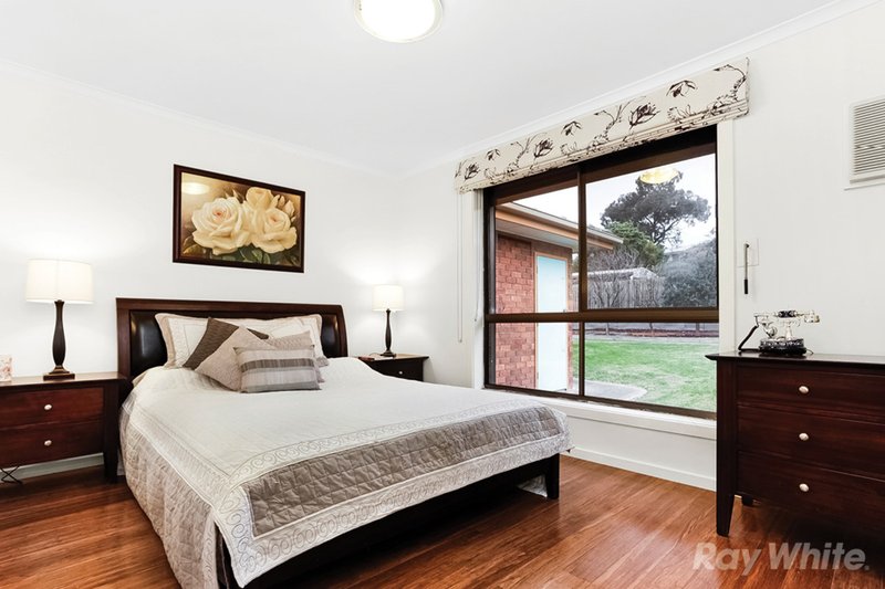 Photo - 11 Holmbury Boulevard, Mulgrave VIC 3170 - Image 6