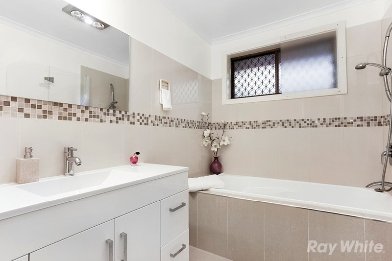 Photo - 11 Holmbury Boulevard, Mulgrave VIC 3170 - Image 7