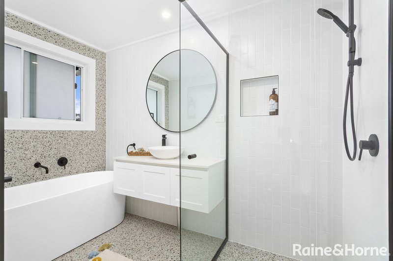 Photo - 11 Holt Street, Kiama Downs NSW 2533 - Image 15