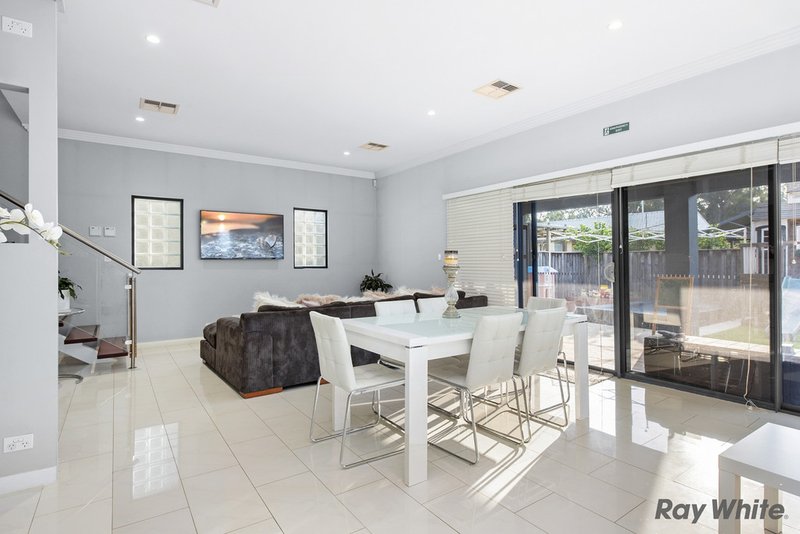 Photo - 11 Honeyeater Crescent, Beaumont Hills NSW 2155 - Image 4