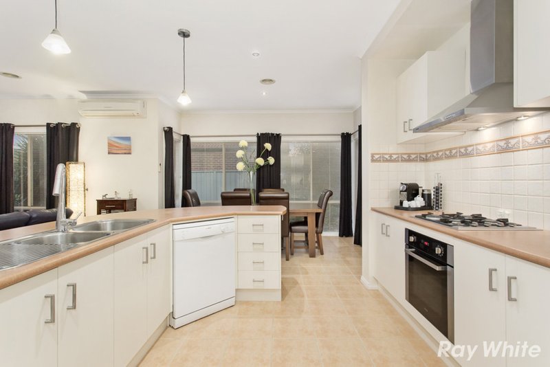 Photo - 11 Hopkins Pass, Pakenham VIC 3810 - Image 4