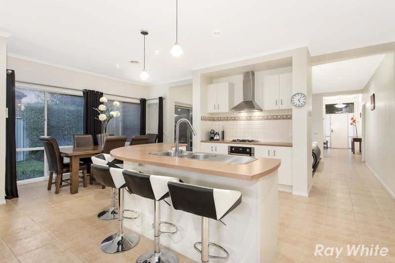 Photo - 11 Hopkins Pass, Pakenham VIC 3810 - Image 5