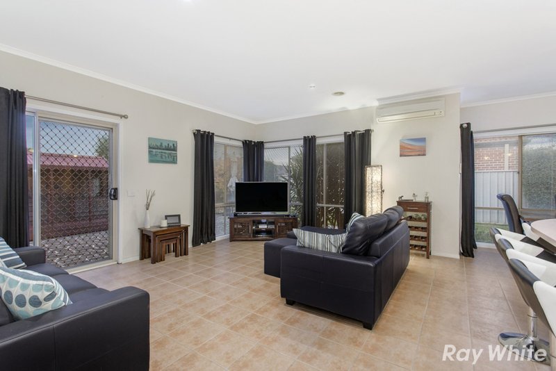 Photo - 11 Hopkins Pass, Pakenham VIC 3810 - Image 6