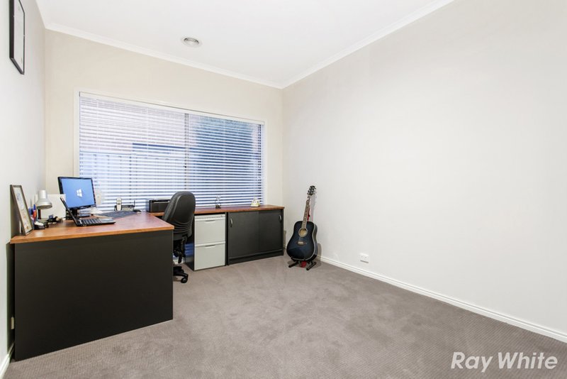 Photo - 11 Hopkins Pass, Pakenham VIC 3810 - Image 12