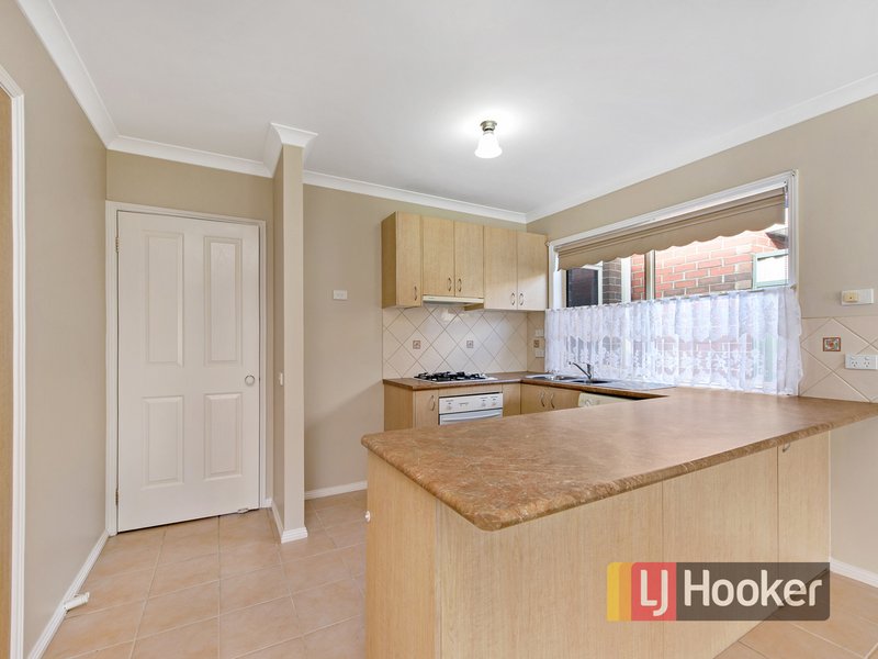 Photo - 11 Horsham Drive, Cranbourne East VIC 3977 - Image 5