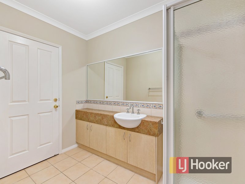 Photo - 11 Horsham Drive, Cranbourne East VIC 3977 - Image 6