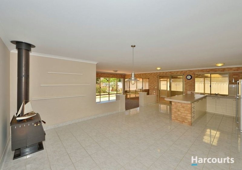 Photo - 11 Hovea Place, Coodanup WA 6210 - Image 8