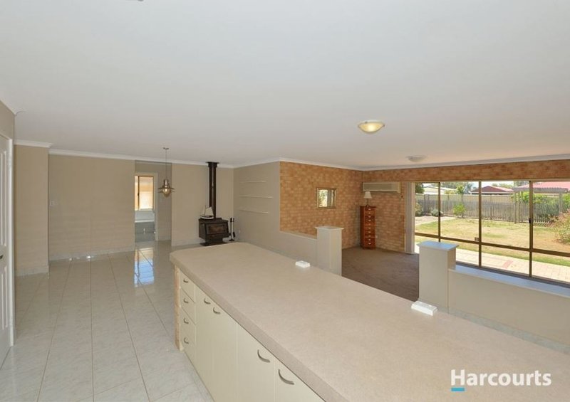 Photo - 11 Hovea Place, Coodanup WA 6210 - Image 10