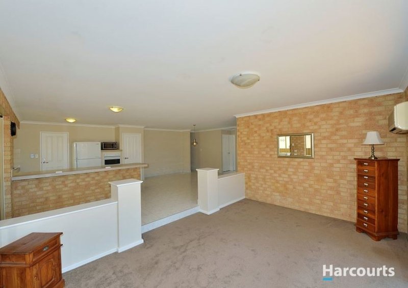 Photo - 11 Hovea Place, Coodanup WA 6210 - Image 12