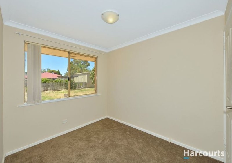 Photo - 11 Hovea Place, Coodanup WA 6210 - Image 13