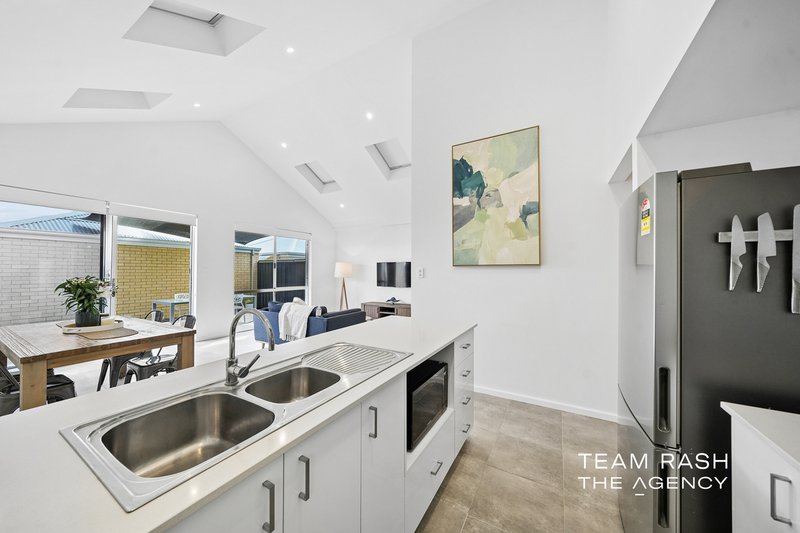 Photo - 11 Howie Way, Caversham WA 6055 - Image 5