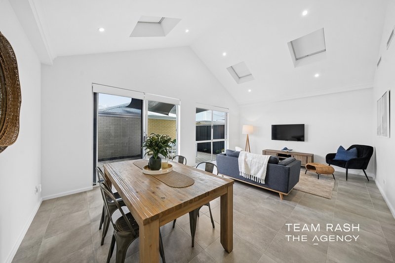 Photo - 11 Howie Way, Caversham WA 6055 - Image 6