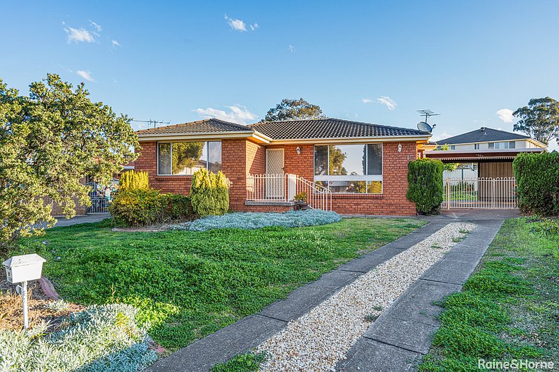 Photo - 11 Hoyle Place, Greenfield Park NSW 2176 - Image 1