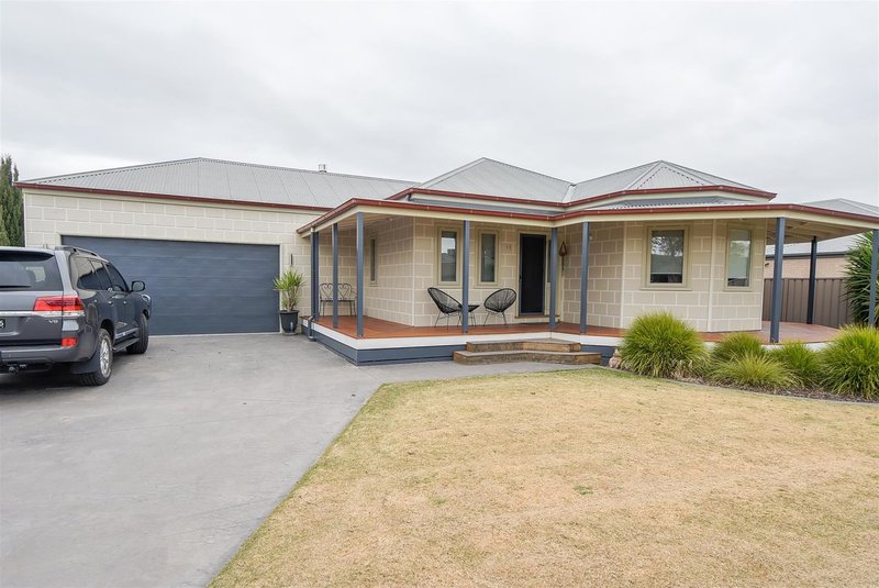 Photo - 11 Hughes Street, Horsham VIC 3400 - Image 5